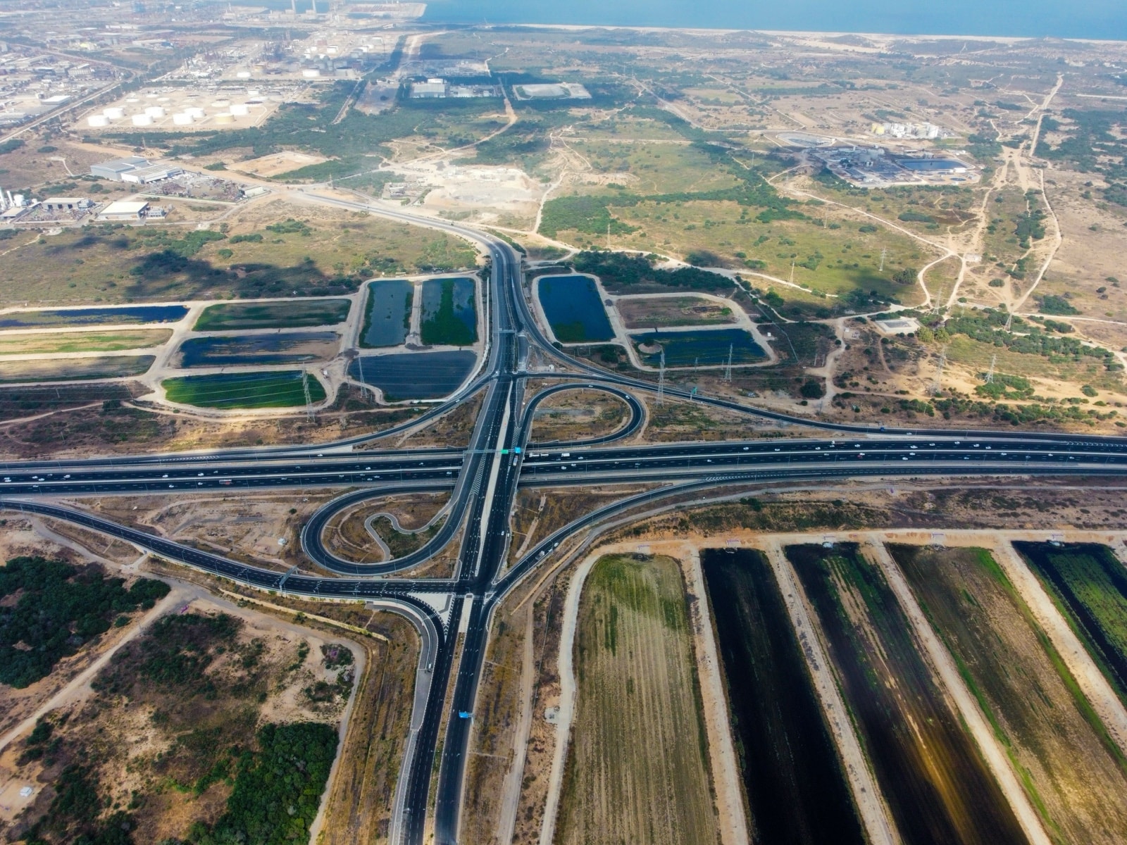 Aerial view of the Victoria Island waterfront site and its interchange.
